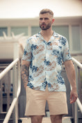 Load image into Gallery viewer, Multi Leaves in Camp Collar Model Short Sleeve Shirt
